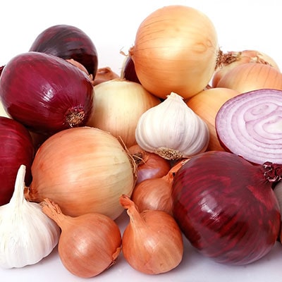 a pile of mixed onions